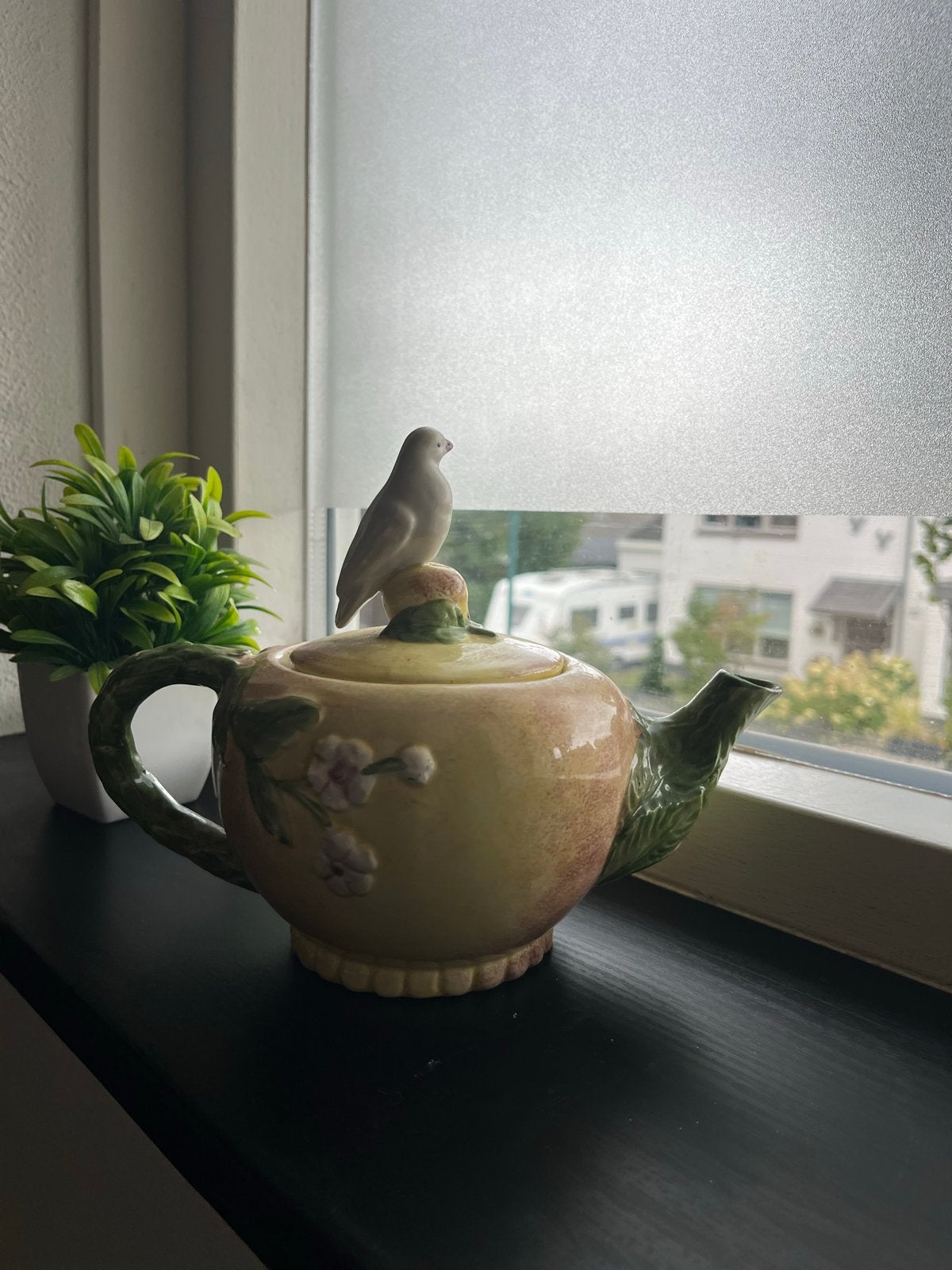 Mooie sier theepot met vogel en bloemen, Theepot/fluitketel, Gebruikt, Ophalen of Verzenden, Steen/keramiek