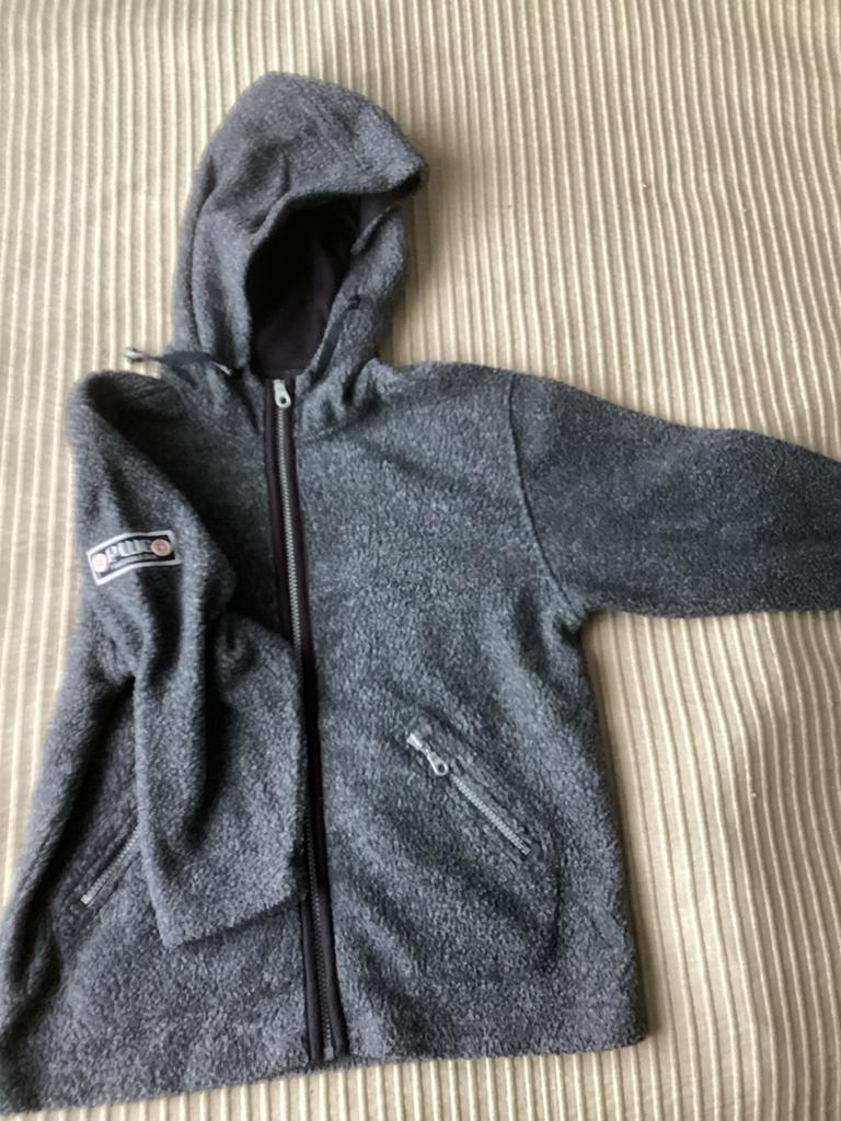 PWG KidsWorld Grijze hoodie / fleece met capuchon - Maat 134, Ophalen of Verzenden, Gebruikt, Jongen of Meisje, Jas