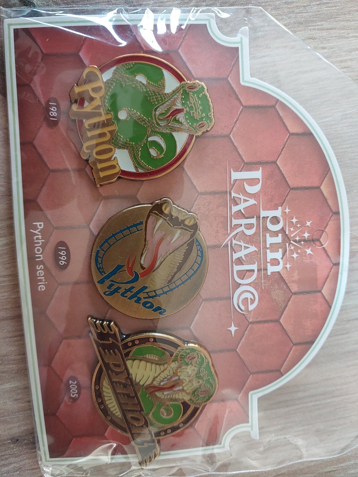 Efteling Python Pin Parade set (3 pins), Verzamelen, Ophalen of Verzenden, Nieuw, Button of Speldje