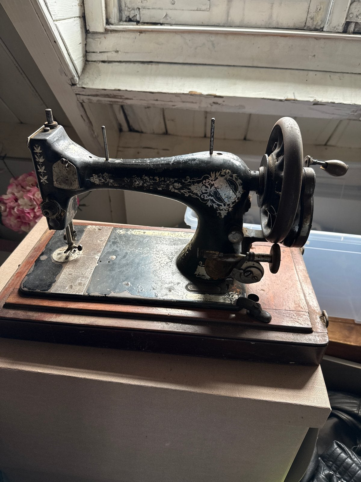 Antieke handnaaimachine - Opknapper, Ophalen