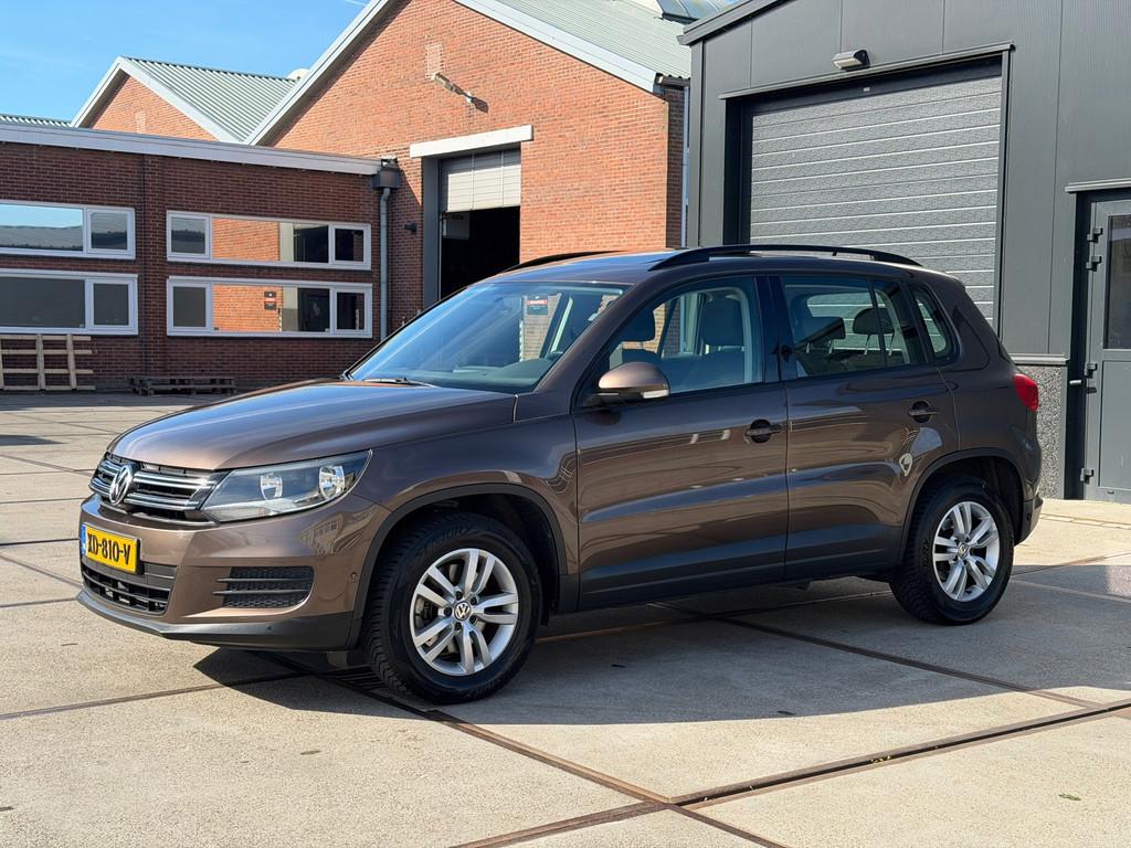 Volkswagen Tiguan 1.4 TSI Sport&Style Pano Cruise Navi Trekh, Auto's, Voorwielaandrijving, Euro 5, Gebruikt, Zwart