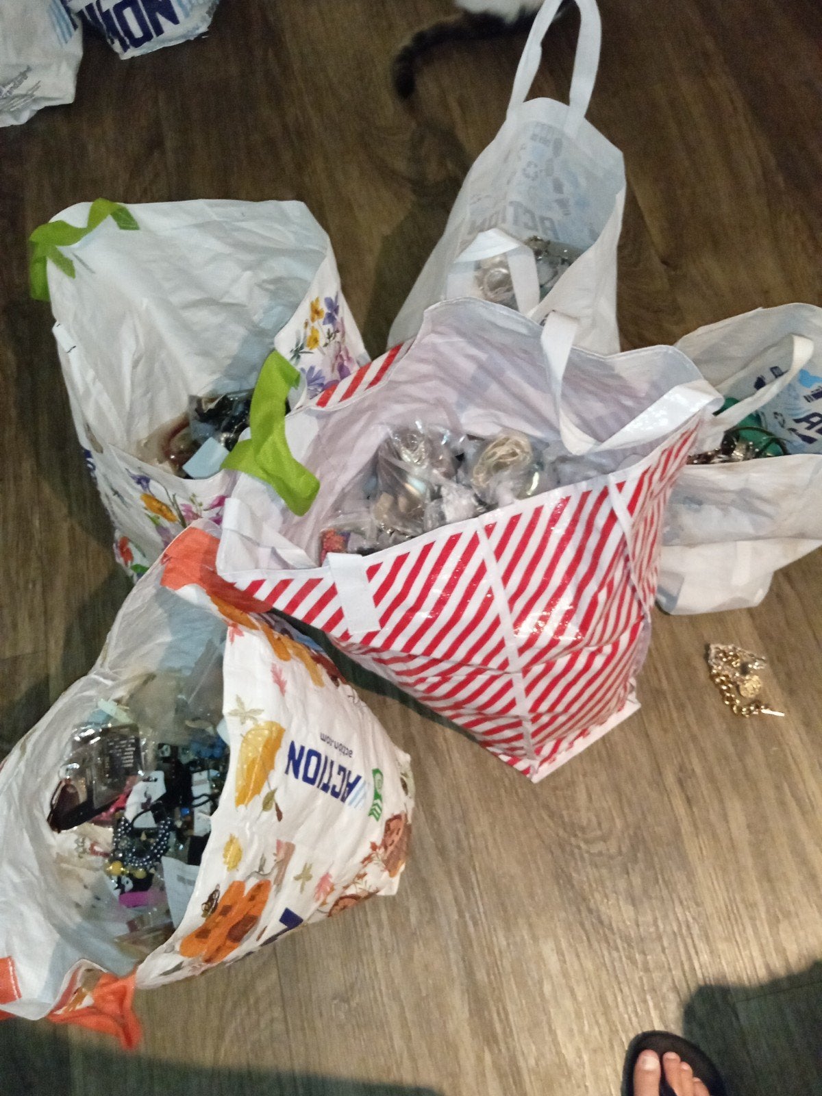 Sloop sieraden voor rommelmarkt particulier verkoop, Ophalen of Verzenden, Overige materialen