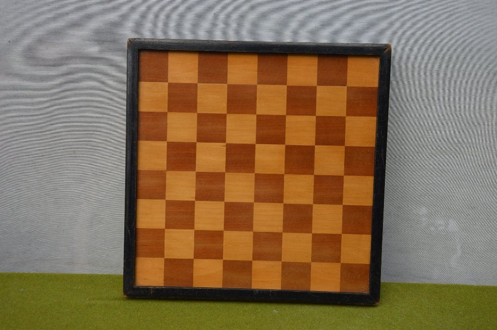 Vintage dik houten schaakbord 36 cm bij 36 cm en 3 cm dik, Een of twee spelers, Ophalen of Verzenden, Gebruikt