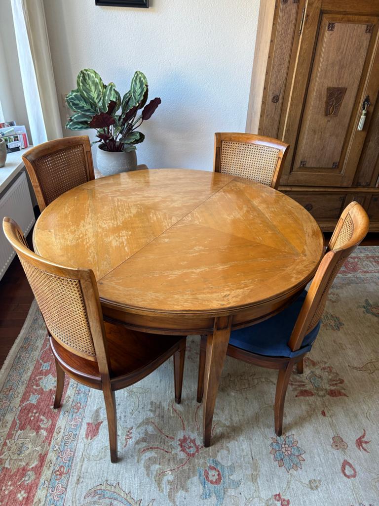 Klassieke uitschuifbare eettafel met stoelen en kussentjes, Ophalen