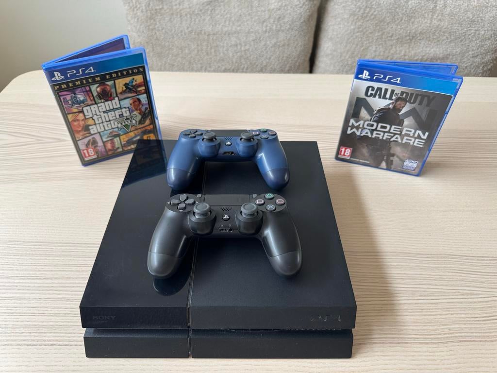 PS4 met 2 controllers en 2 games (GTA V, Call of Duty), Spelcomputers en Games, Games | Sony PlayStation 4, Gebruikt, Vanaf 18 jaar