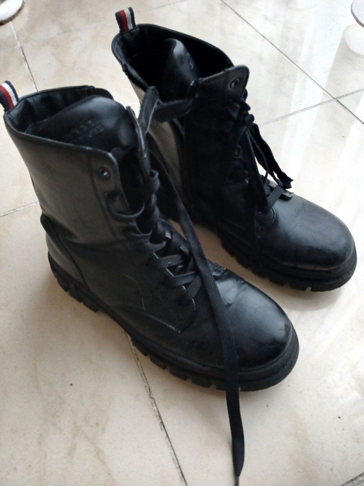 Stoere Tommy Hilfiger veterboots met rits maat 37, Kleding | Dames, Schoenen, Ophalen of Verzenden, Zo goed als nieuw, Zwart