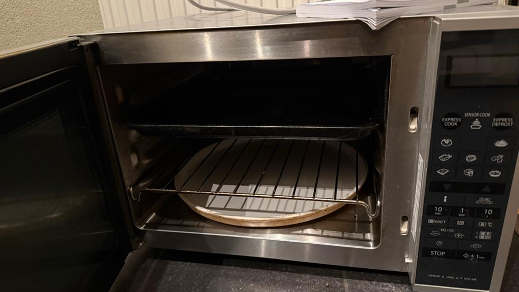 Sharp combimagnetron R969 - Zilver/Zwart, Ophalen, Combimagnetron, Grill, Zo goed als nieuw