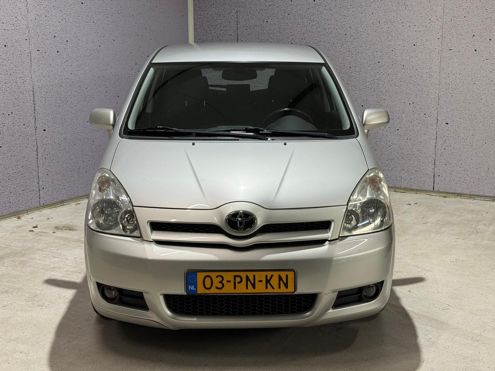 Toyota Corolla Verso 1.8 VVT-i Sol // AIRCO // TREKHAAK //, 1330 kg, Gebruikt, Zwart, 4 cilinders
