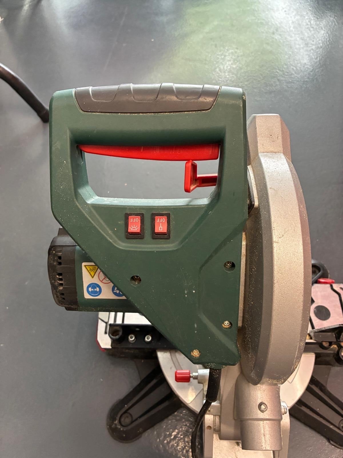 Metabo Afkortzaag - Krachtige en Nauwkeurige Zaag, Doe-het-zelf en Verbouw, Gereedschap | Zaagmachines, Gebruikt, 70 mm of meer