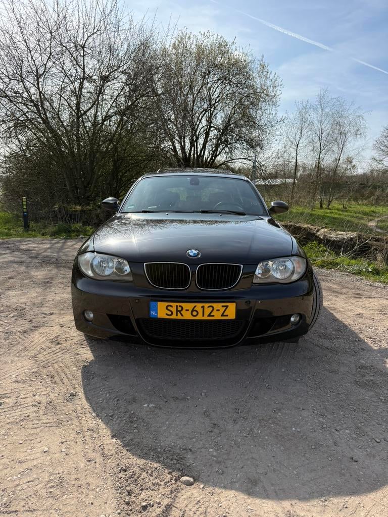 BMW E87 130i | Zwart | Dakje | Aut | 265PK, Achterwielaandrijving, Standkachel, 1200 kg, Particulier