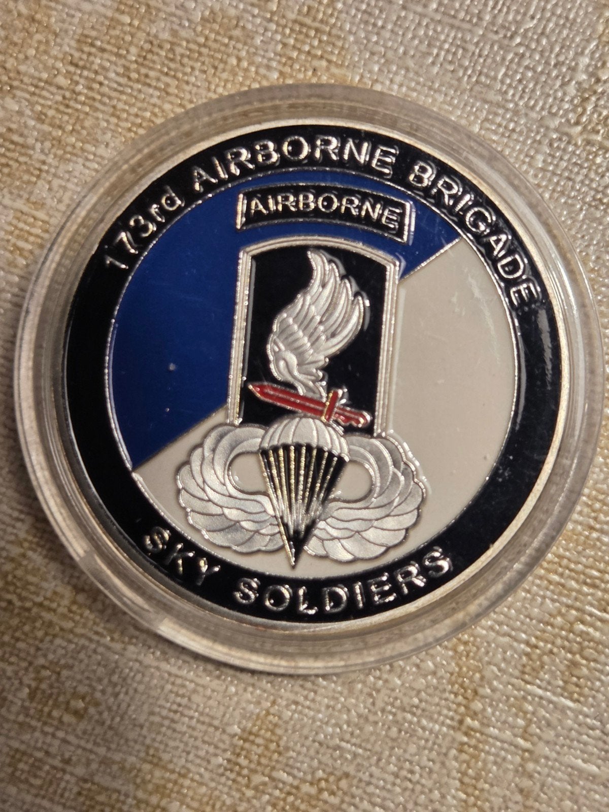 U.S. Army Challenge Coin - 173rd Airborne Brigade, Verzamelen, Ophalen of Verzenden, Landmacht, Amerika, Overige typen