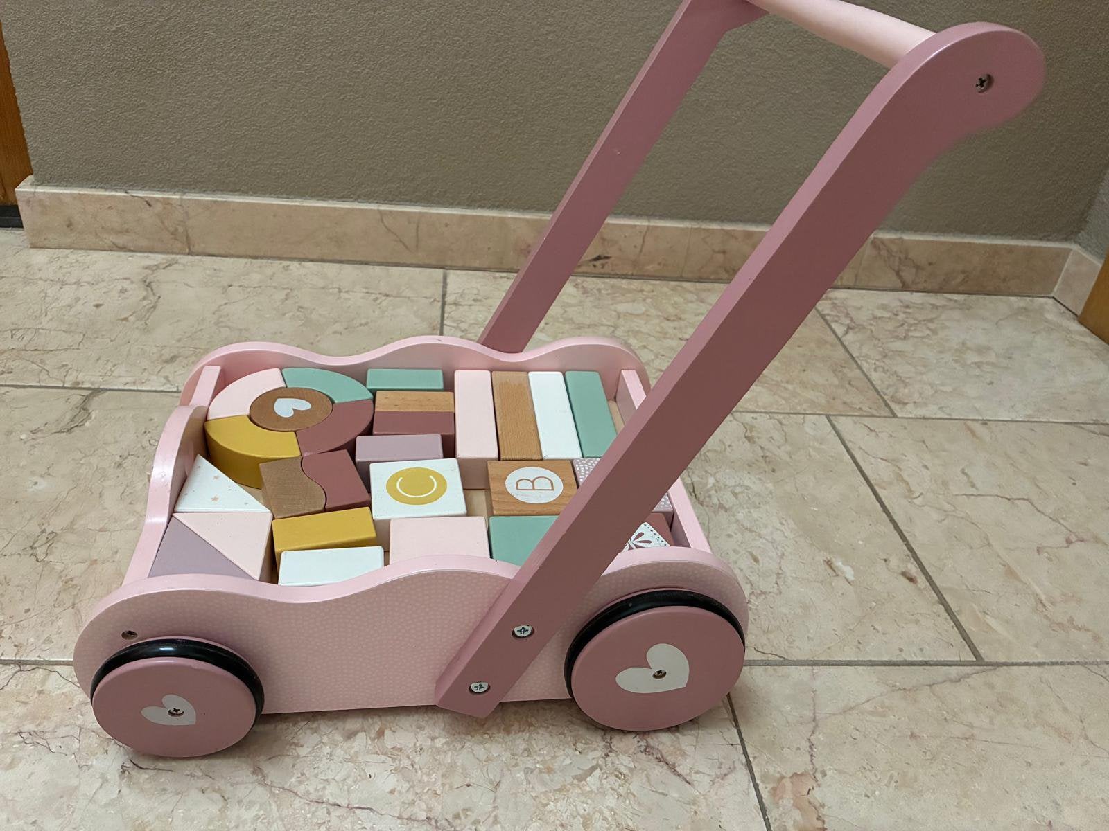 Roze loopwagen met blokken, Kinderen en Baby's, Speelgoed | Houten speelgoed, Ophalen, Zo goed als nieuw, Duw- of Trekspeelgoed