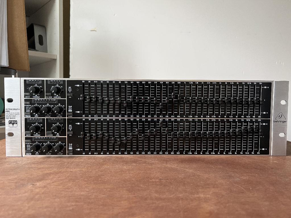 Behringer Ultragraph Pro FBQ6200HD, Muziek en Instrumenten, Effecten, Nieuw, Equalizer, Ophalen of Verzenden