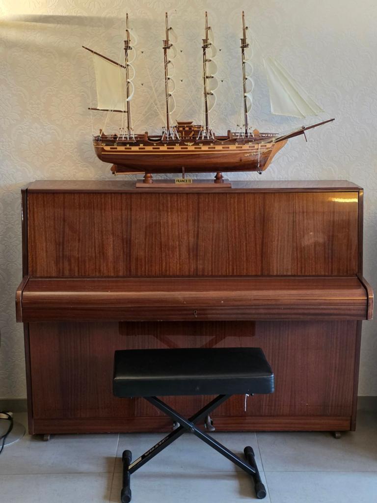 Ronisch Piano - Klassiek en Elegant, Gebruikt, Bruin, Ophalen of Verzenden, Piano