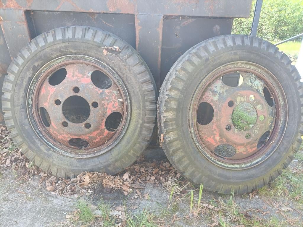 Oude wagenwielen met banden, Ophalen, Gebruikt