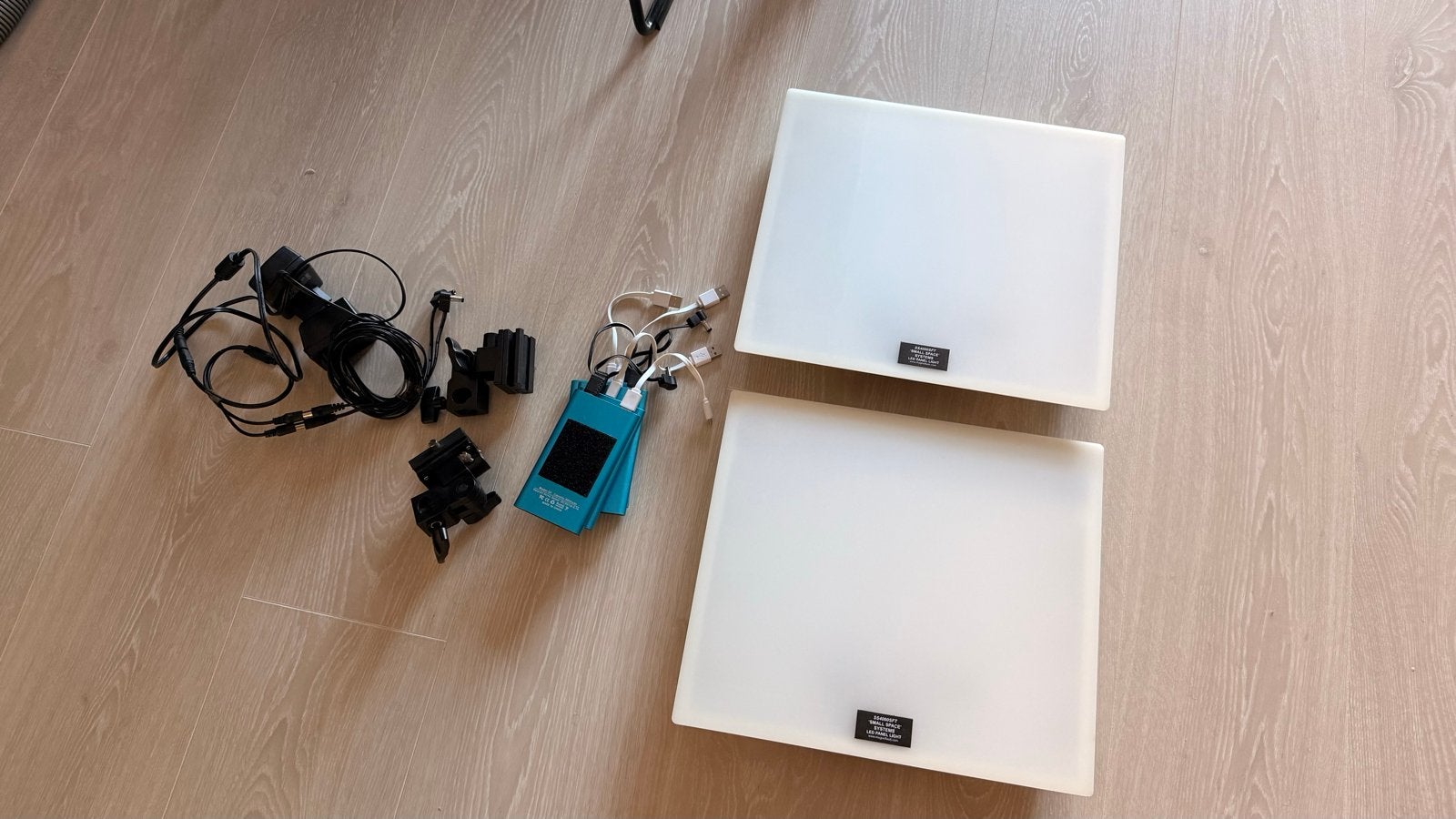 2x Magneflash LED Softboxen met Powerbanks en adapter, Overige merken, Belichting, Ophalen of Verzenden, Zo goed als nieuw