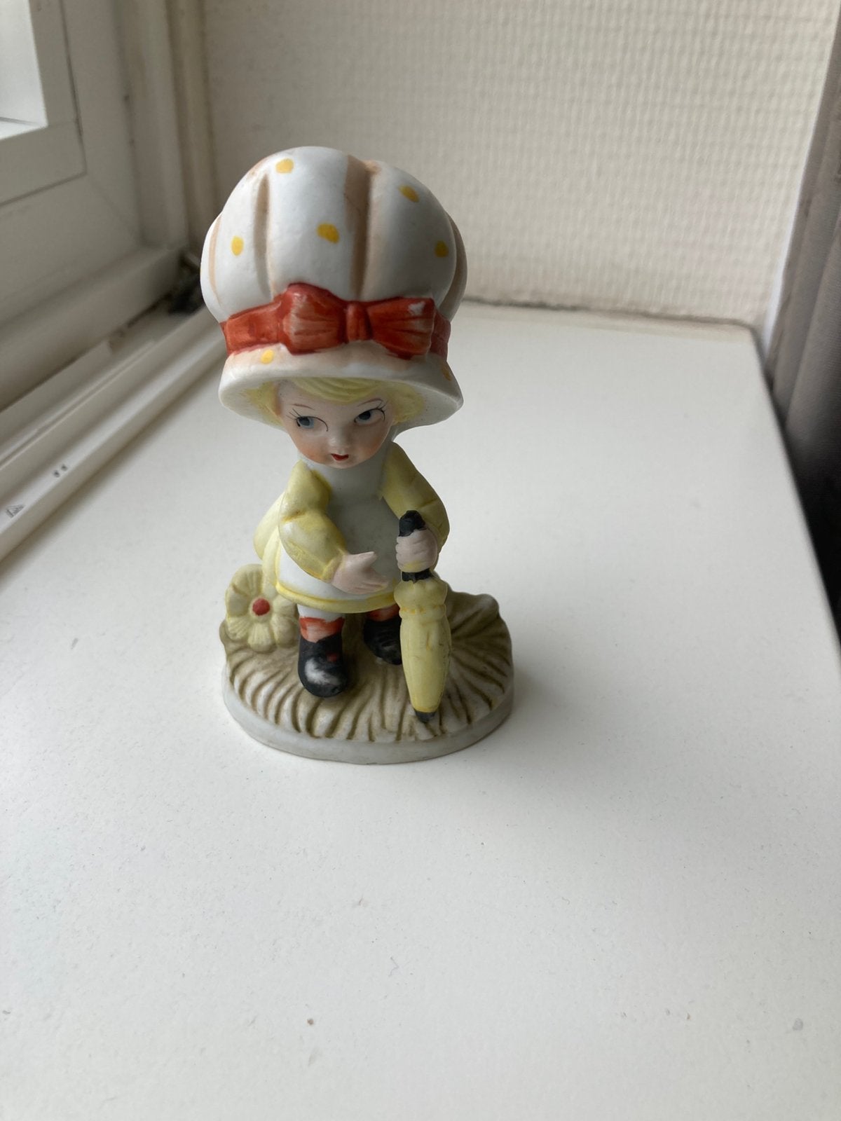 Vintage. Lief meiske. Op voet, lichte steen, Verzamelen, Ophalen of Verzenden, Zo goed als nieuw, Hummel