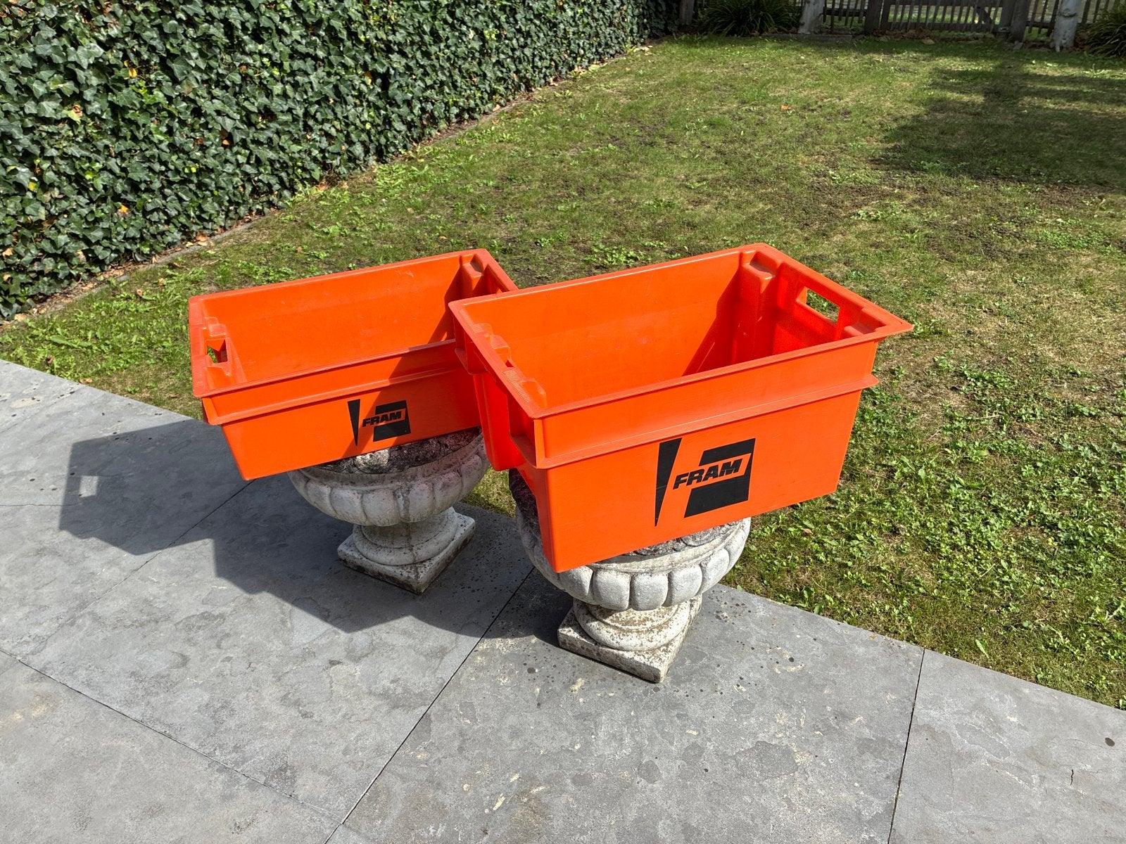 2 Oranje FRAM Bakken, Gebruikt, 50 tot 75 cm, Bak of Kist, Ophalen of Verzenden