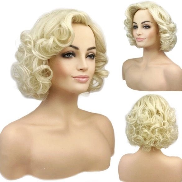 Pruik licht vanille lichtblond kort krullend haar mooi volum, Verzenden, Nieuw, Pruik of Haarverlenging