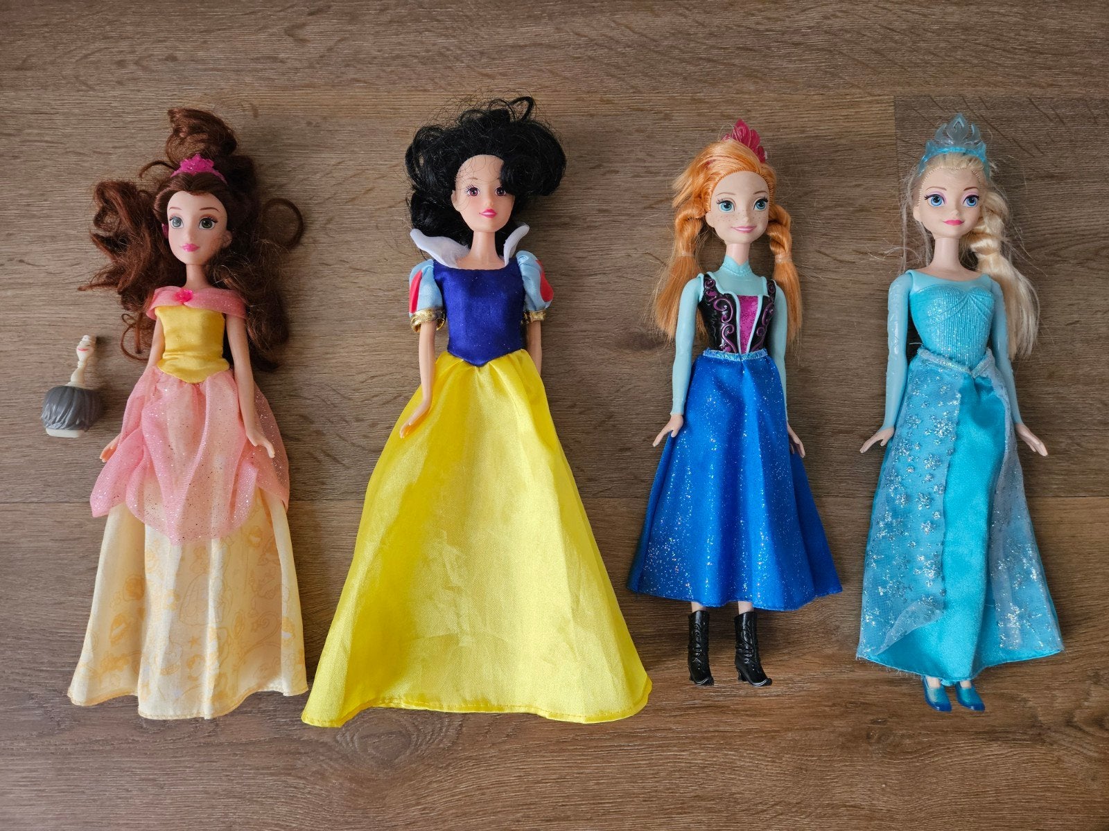4 Disney poppen Barbie Mattel Belle Sneeuwwitje Anna Elsa, Kinderen en Baby's, Speelgoed | Poppen, Ophalen, Gebruikt, Barbie