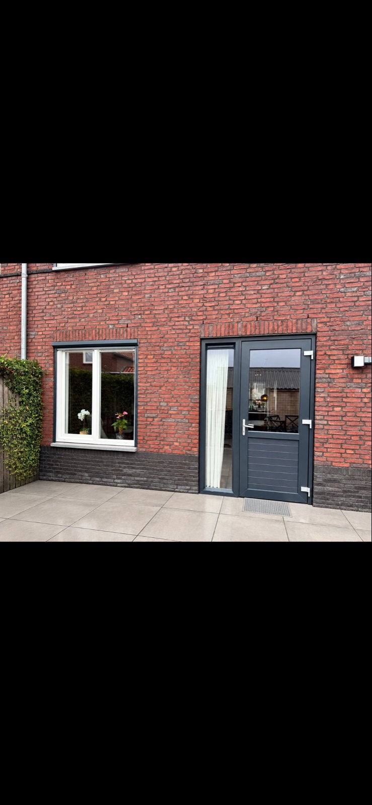 Raamkozijn met draaideur en zijlicht - Nieuwstaat, Ophalen, Kunststof, Nieuw, Buitendeur