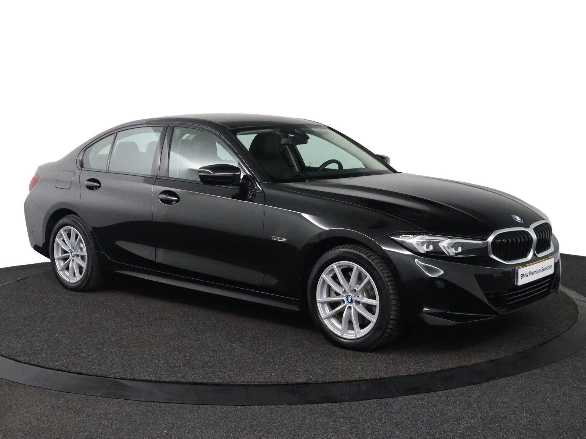 BMW 3-serie 320e | SOH 99% | Lederen Sportstoelen | Camera |, Auto's, 1998 cc, 4 cilinders, Met garantie (alle), Zwart