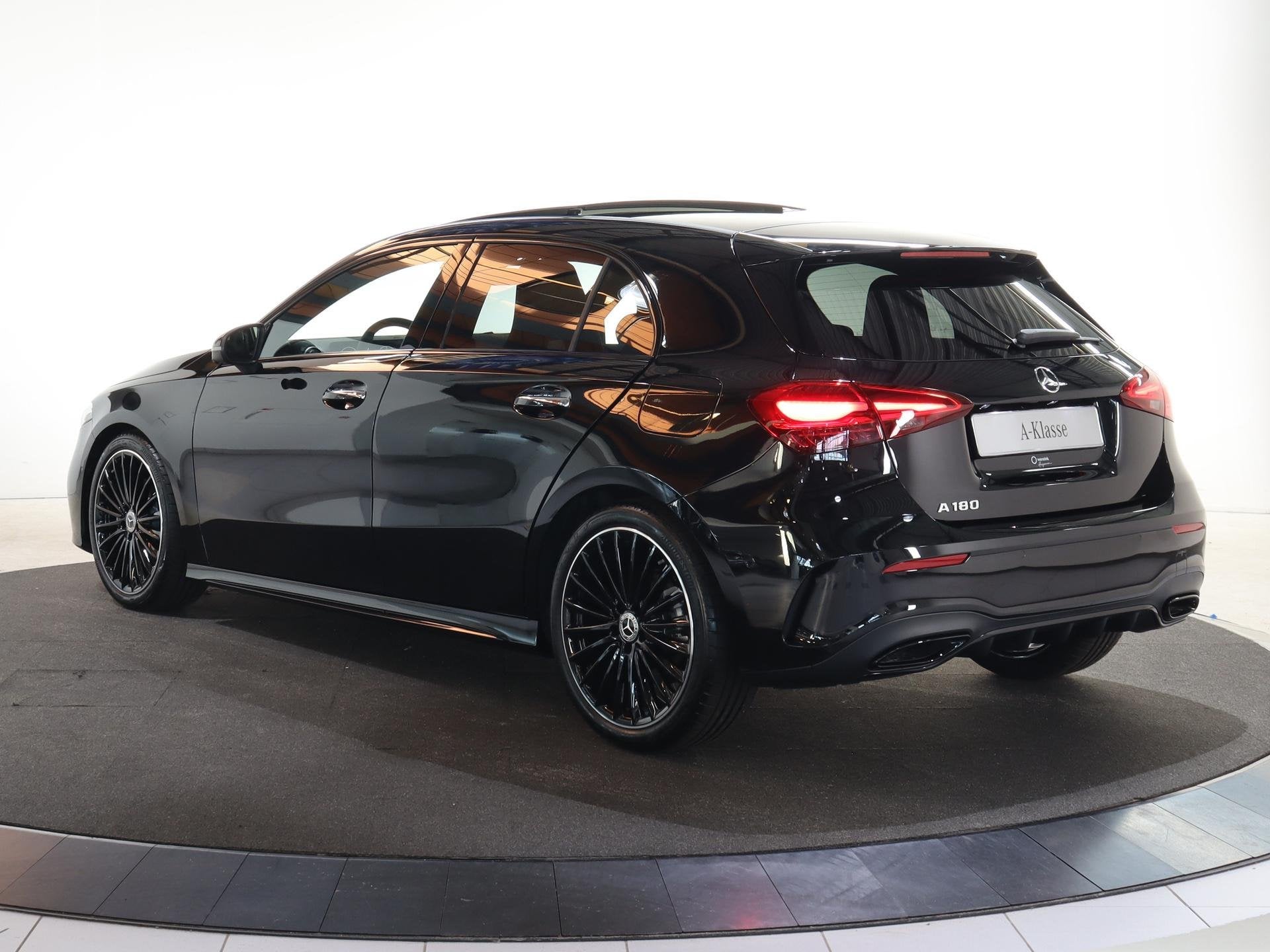 Foto 22 van Mercedes-Benz A-klasse 180 Business Solution AMG | AMG Line
