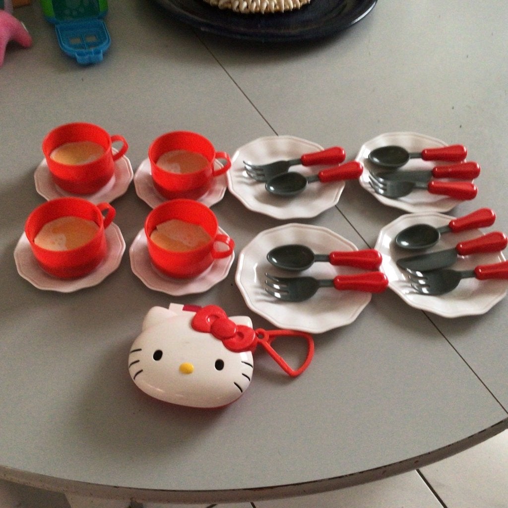 speelkeuken-servies en -bestek+ hello kitty+ afwasrek, Ophalen, Zo goed als nieuw, Kunststof, Speelkeuken-accessoire