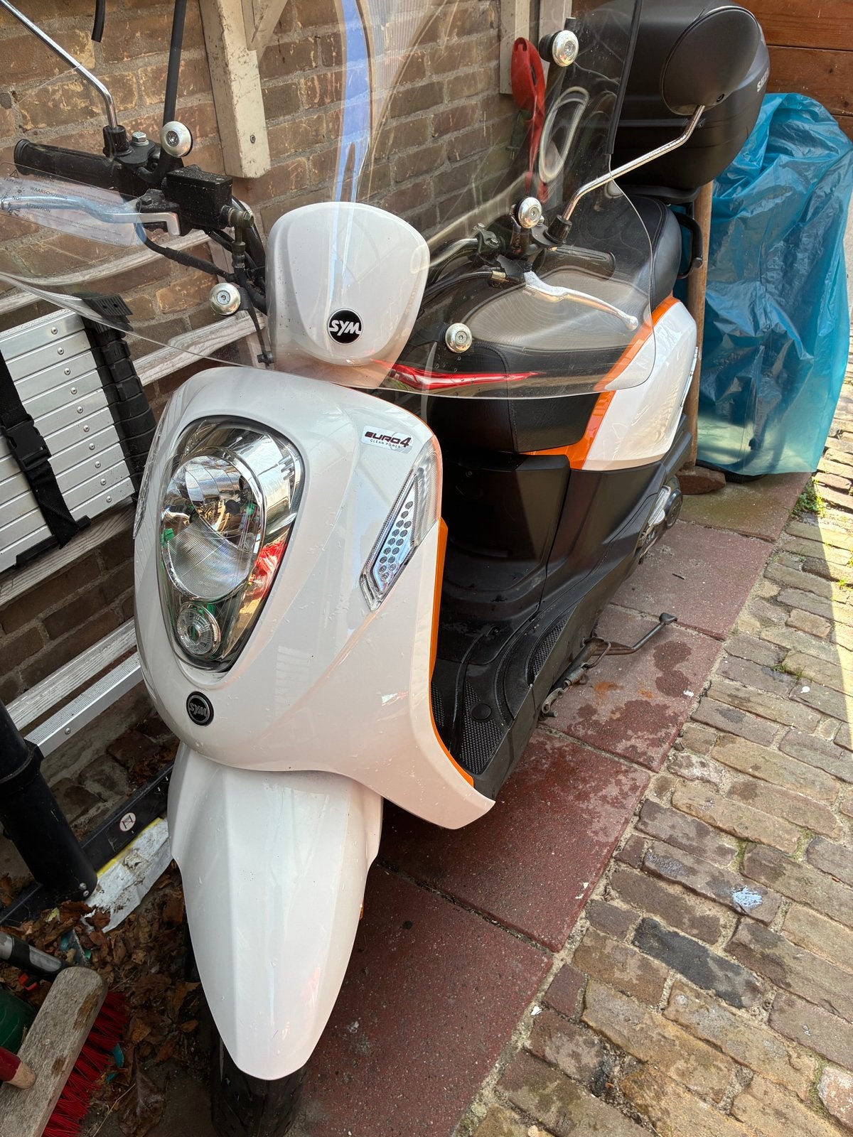 Sym Mio Scooter met accessoires en sloten loopt 37 km, Mio, Gebruikt, Ophalen of Verzenden, Benzine