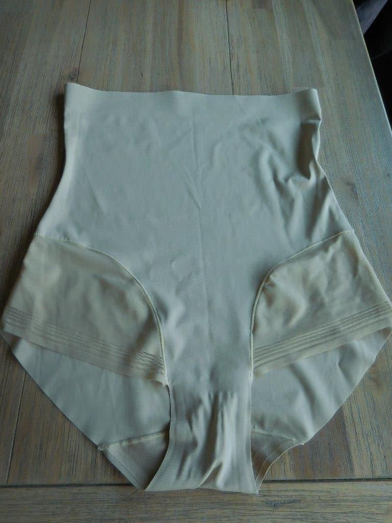 Corrigerend slip tot onder de borst.Huidkleurig.Kanten rand, Ophalen of Verzenden, Overige kleuren, Body of Korset
