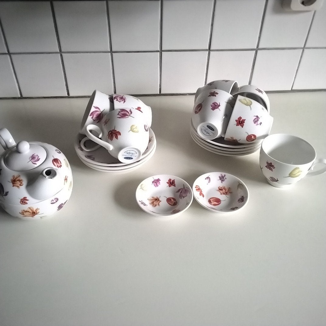 Jet tulips, Ophalen of Verzenden, Porselein, Overige stijlen, Kop(pen) en/of Schotel(s)