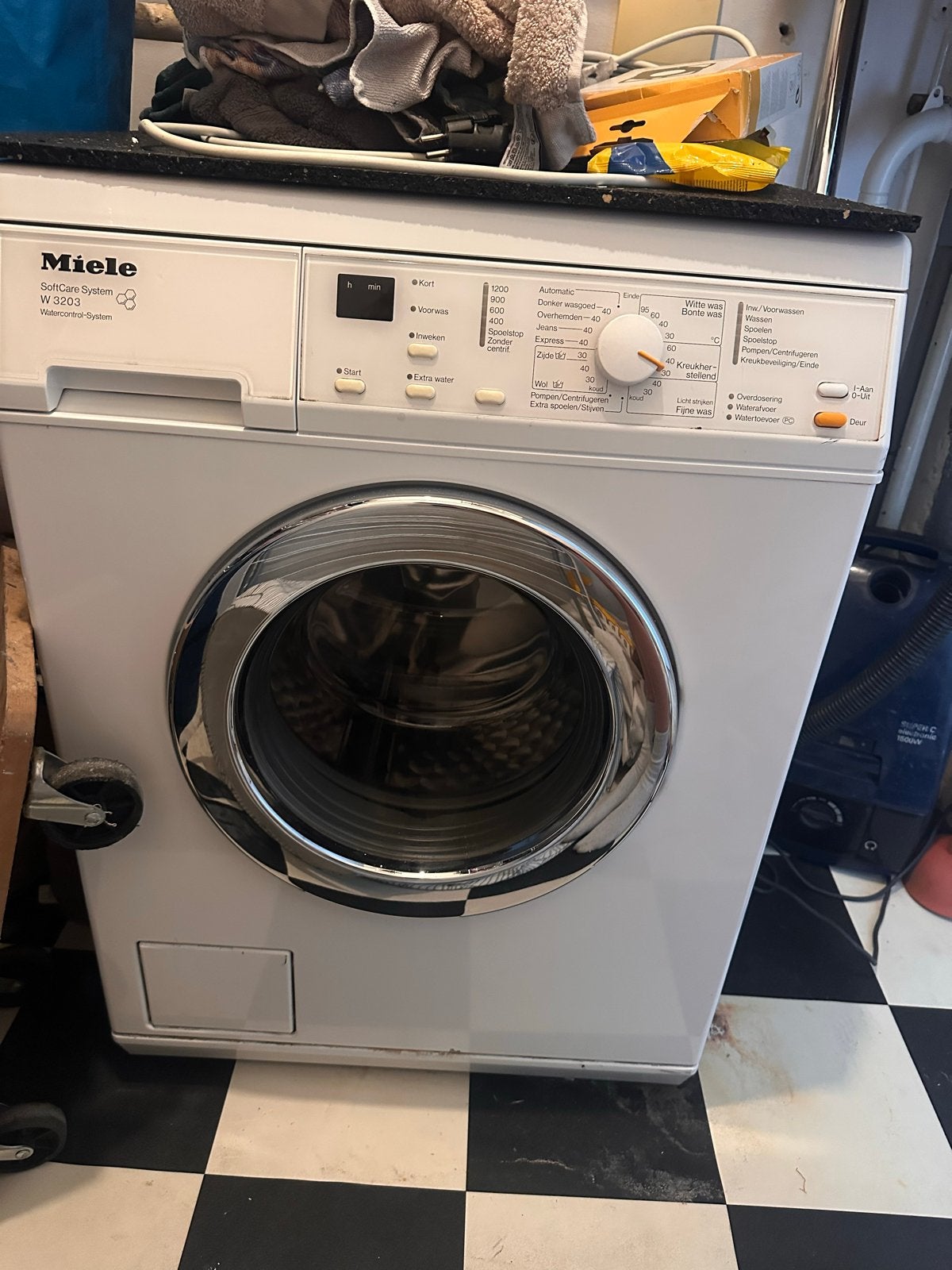 Miele Wasmachine W 3203 - Oud maar werkt perfect!, Ophalen, Gebruikt, Voorlader