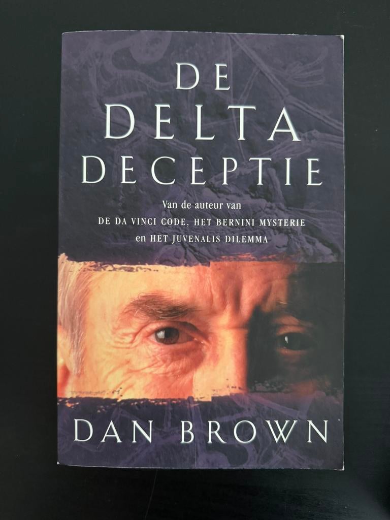 Boek De Delta Deceptie - Dan Brown, Boeken, Ophalen of Verzenden, Zo goed als nieuw, Amerika