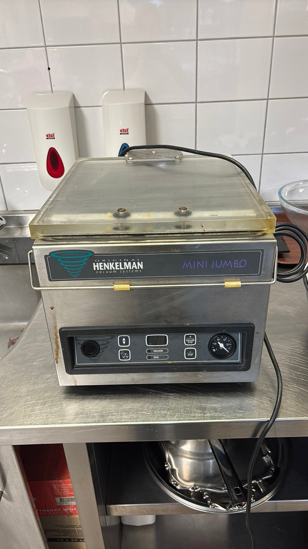 Vacuummachine Henkelman, Ophalen