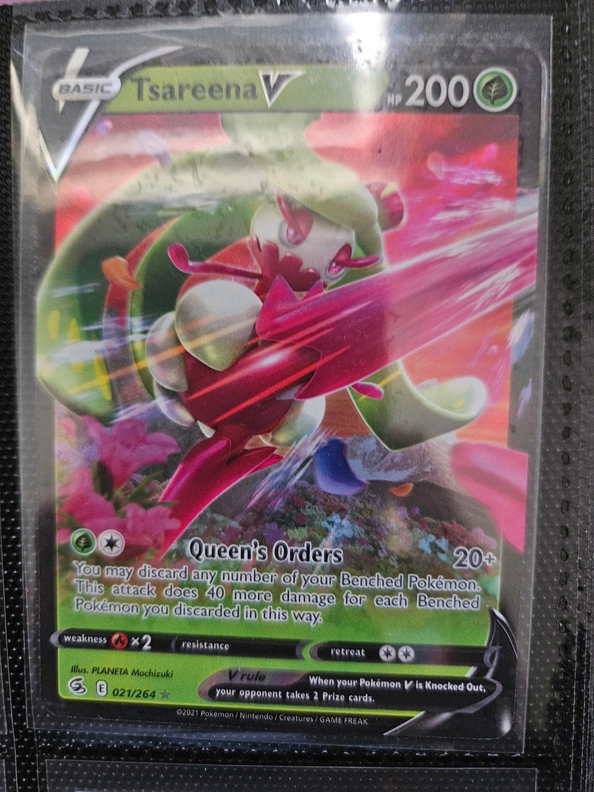 Pokemon Tsareena V 021/264 Fusion Strike, Ophalen of Verzenden, Zo goed als nieuw, Losse kaart, Foil