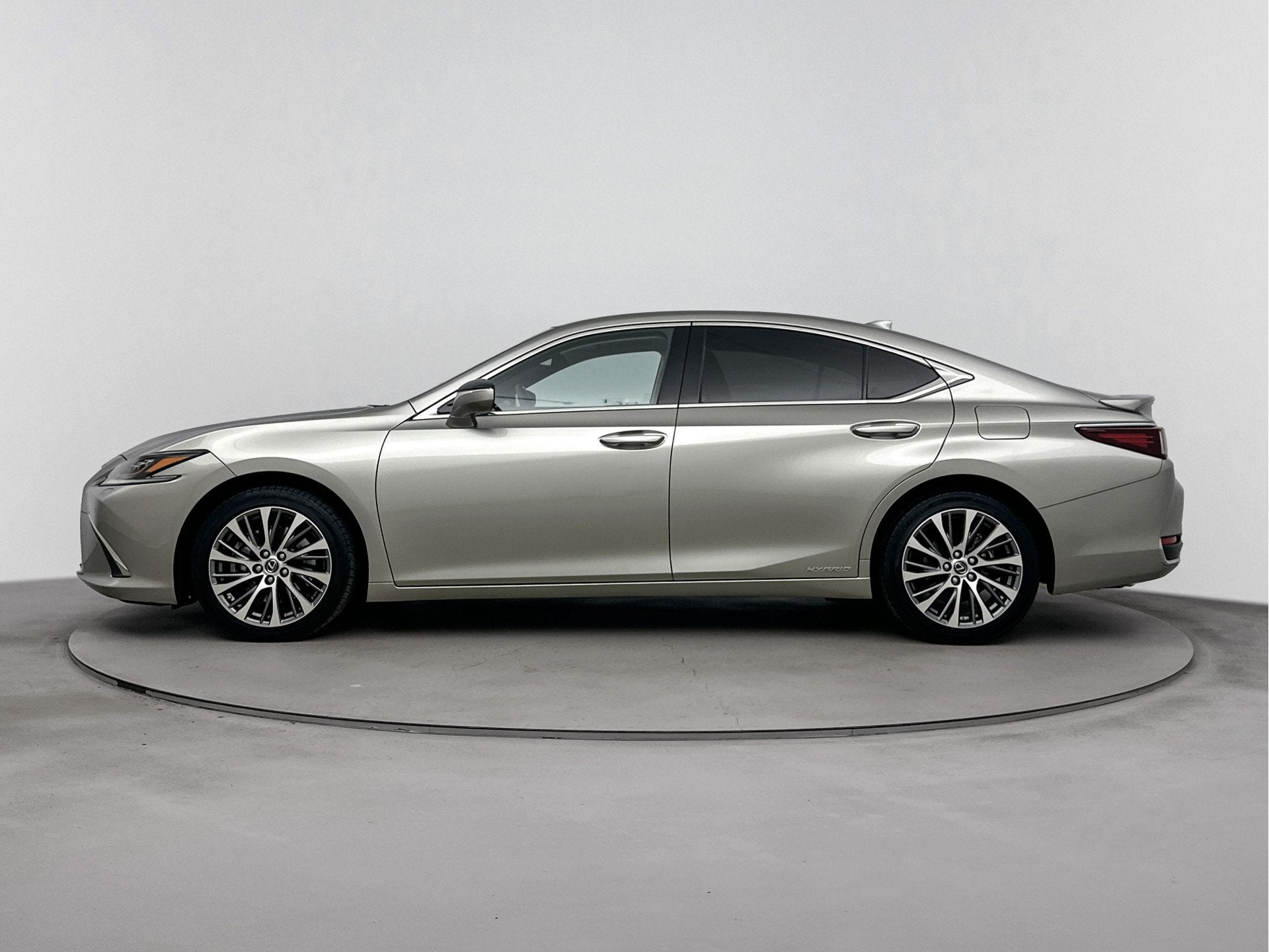 Lexus ES 300h Executive Line Limited | BTW-Auto | Carplay |, 12 maanden, Gebruikt, 4 cilinders, 1655 kg