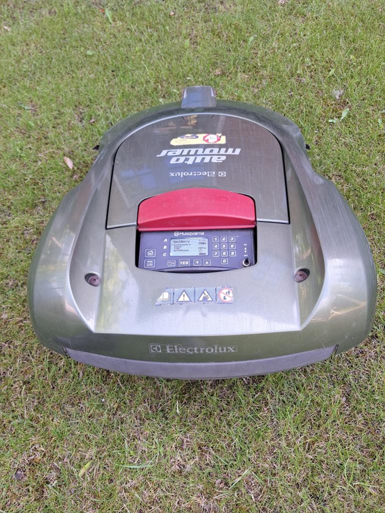 Husqvarna Electrolux Automower Robotmaaier, Tuin en Terras, Cirkelmaaier, Gebruikt, Minder dan 30 cm, Accu-grasmaaier