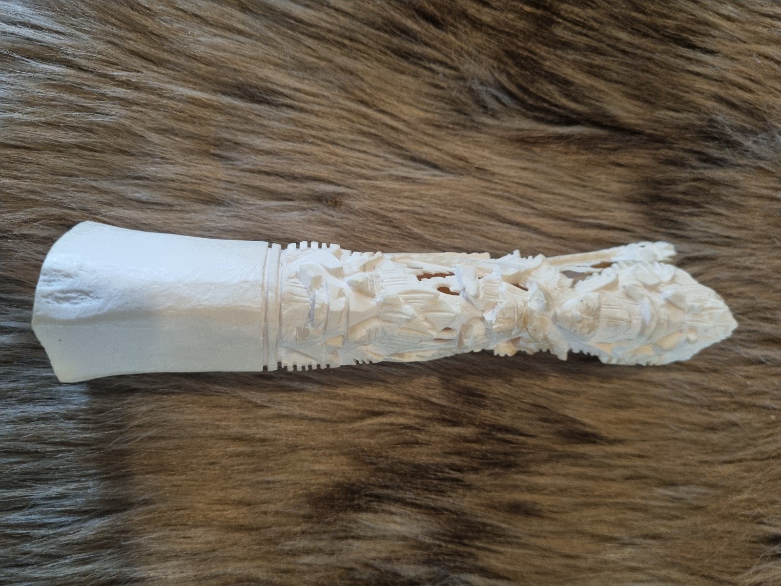 Handgesneden sculptuur, Uniek tafereel, Minder dan 20 cm, Natuurlijk materiaal, Ophalen of Verzenden, Handgemaakt