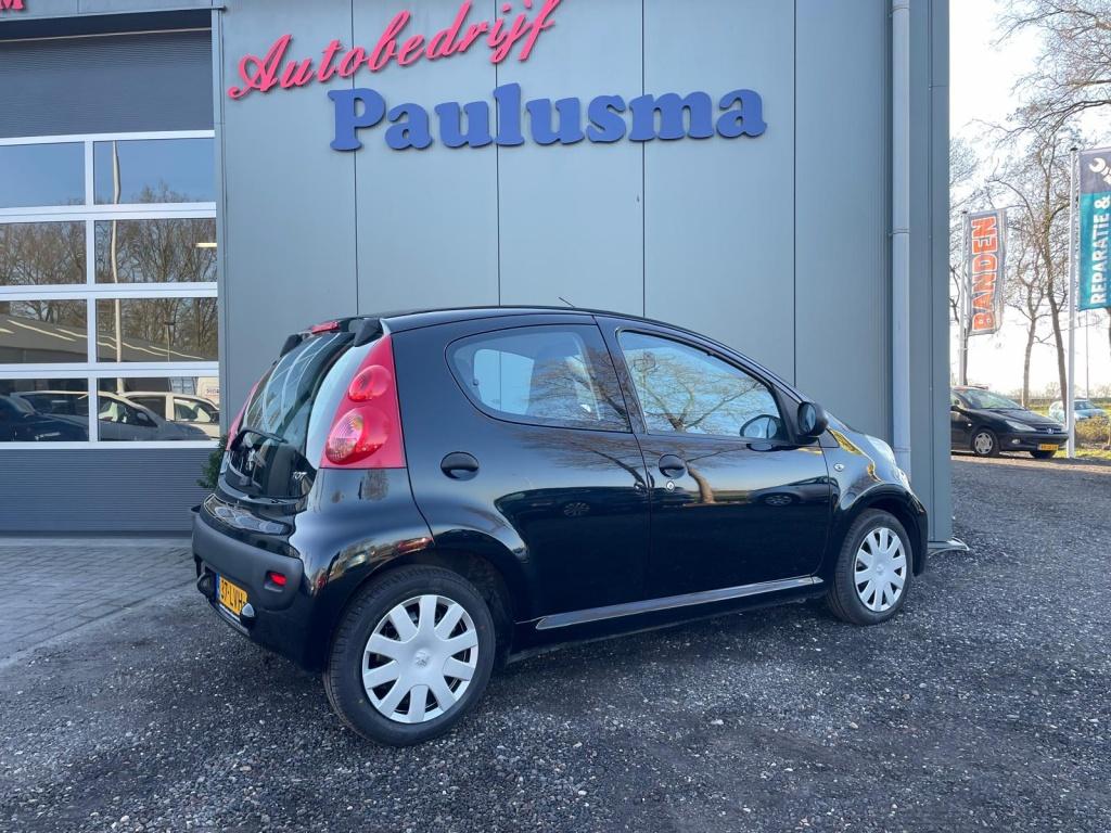 Peugeot 107 1.0-12V XR 5 dr aux/bluetooth (bj 2010), Auto's, Peugeot, Stof, Gebruikt, 4 stoelen, Origineel Nederlands