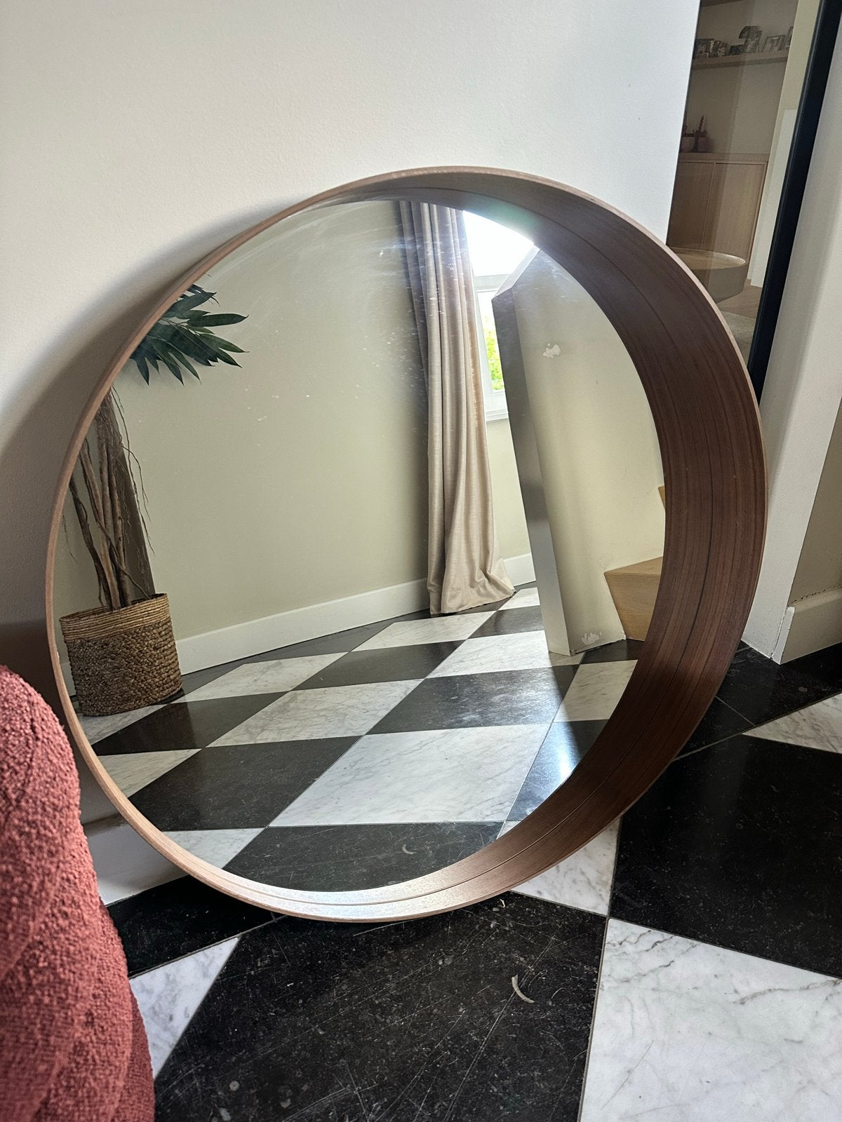 Ikea STOCKHOLM ronde spiegel met walnoot houten frame, Huis en Inrichting, Woonaccessoires | Spiegels, Rond, Ophalen of Verzenden