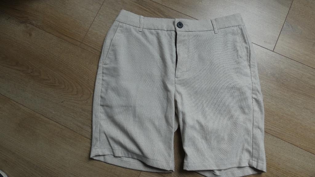 Beige (licht geruite) korte broek van Daily Aesthetikz, Kleding | Heren, Broeken en Pantalons, Maat 52/54 (L), Beige, Ophalen of Verzenden