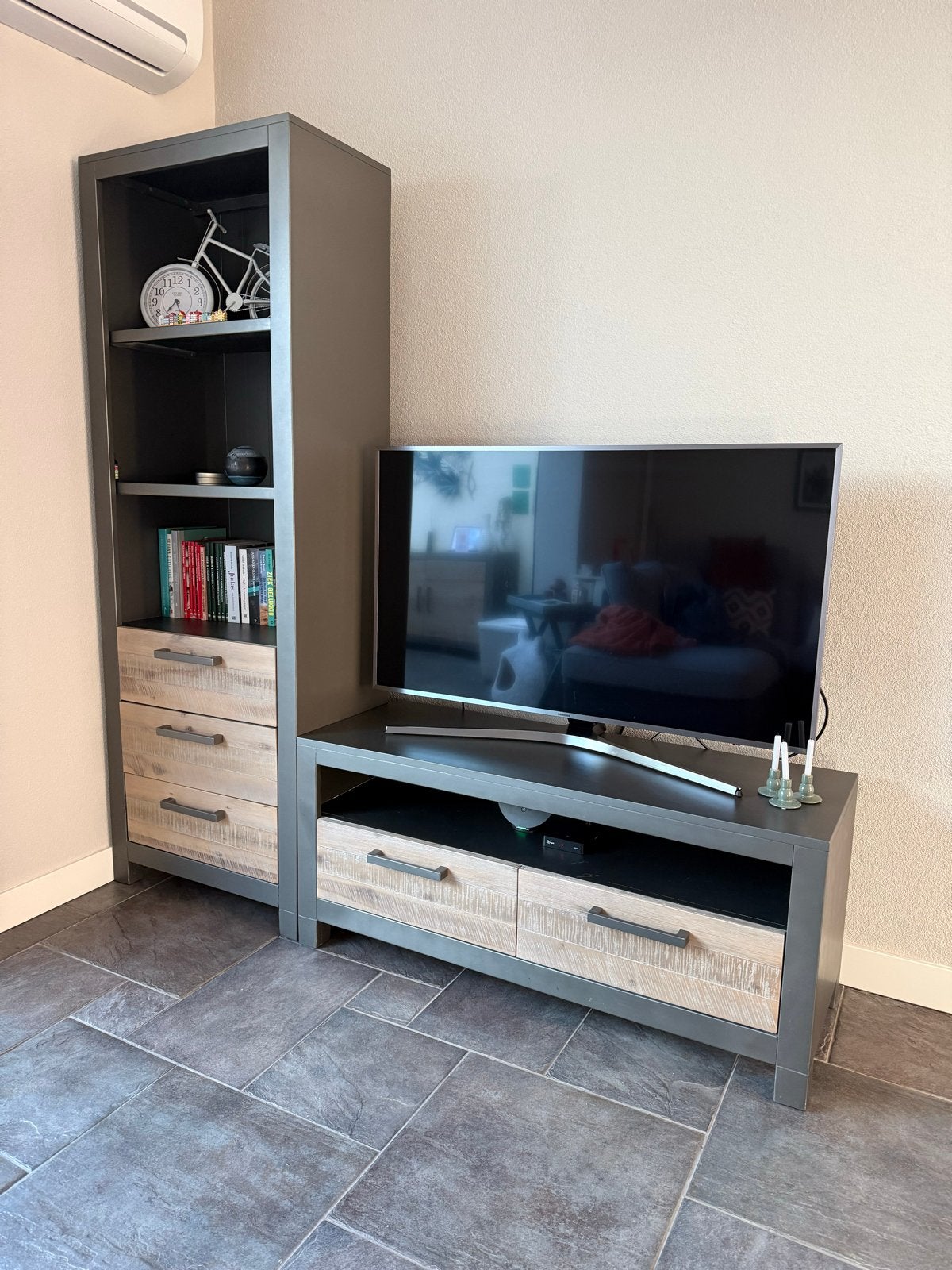 Blora tv-dressoir acaciahout met metallic grey afwerking, Ophalen, Gebruikt, 100 tot 150 cm, Minder dan 100 cm