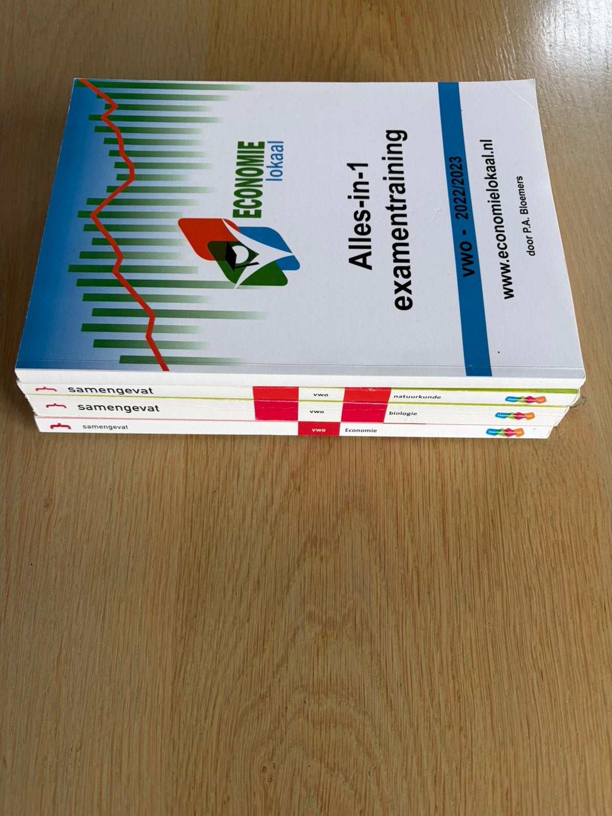 VWO Samengevat Economie Bio Natuurkunde + Alles in een Eco, Ophalen of Verzenden, Zo goed als nieuw, VWO, Overige vakken