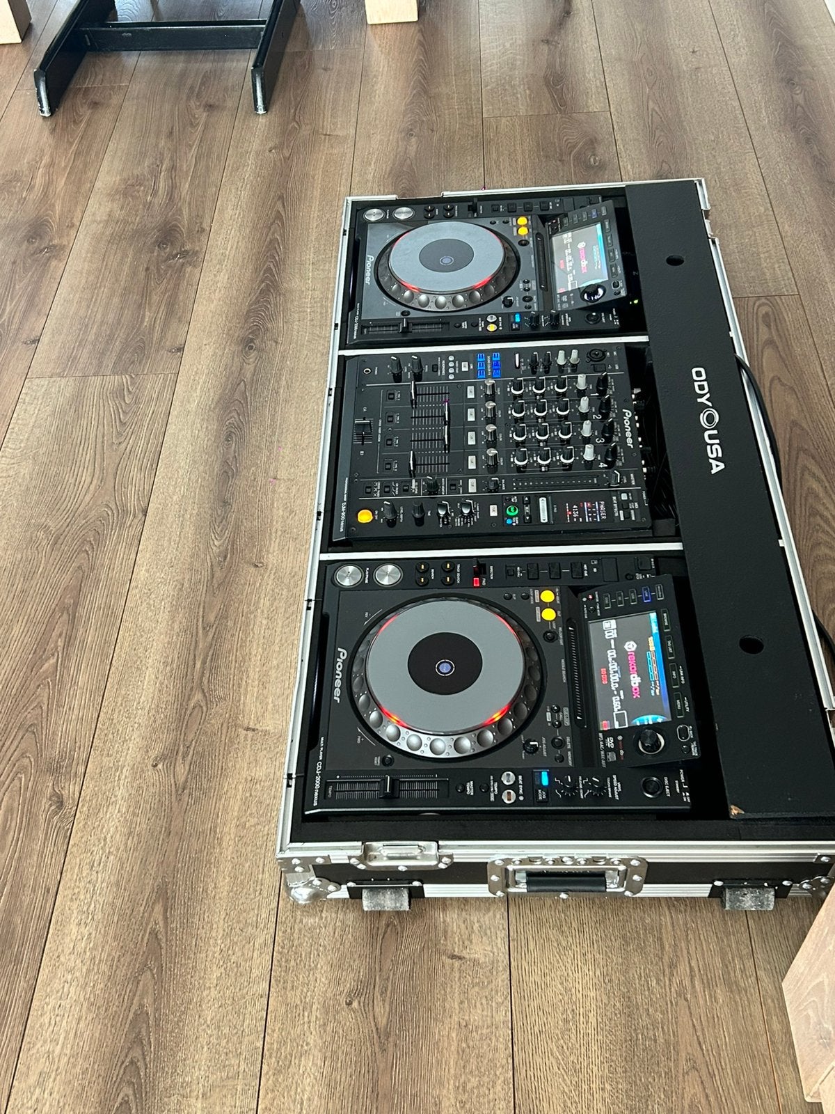 Foto 7 van Pioneer djm 900, 2x cdj 2000 nexus + flightcase