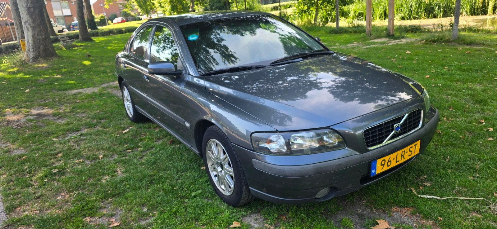 Volvo S60 2.4 140PK 2003 Grijs, Auto's, Voorwielaandrijving, 1442 kg, S60, 75 €/maand