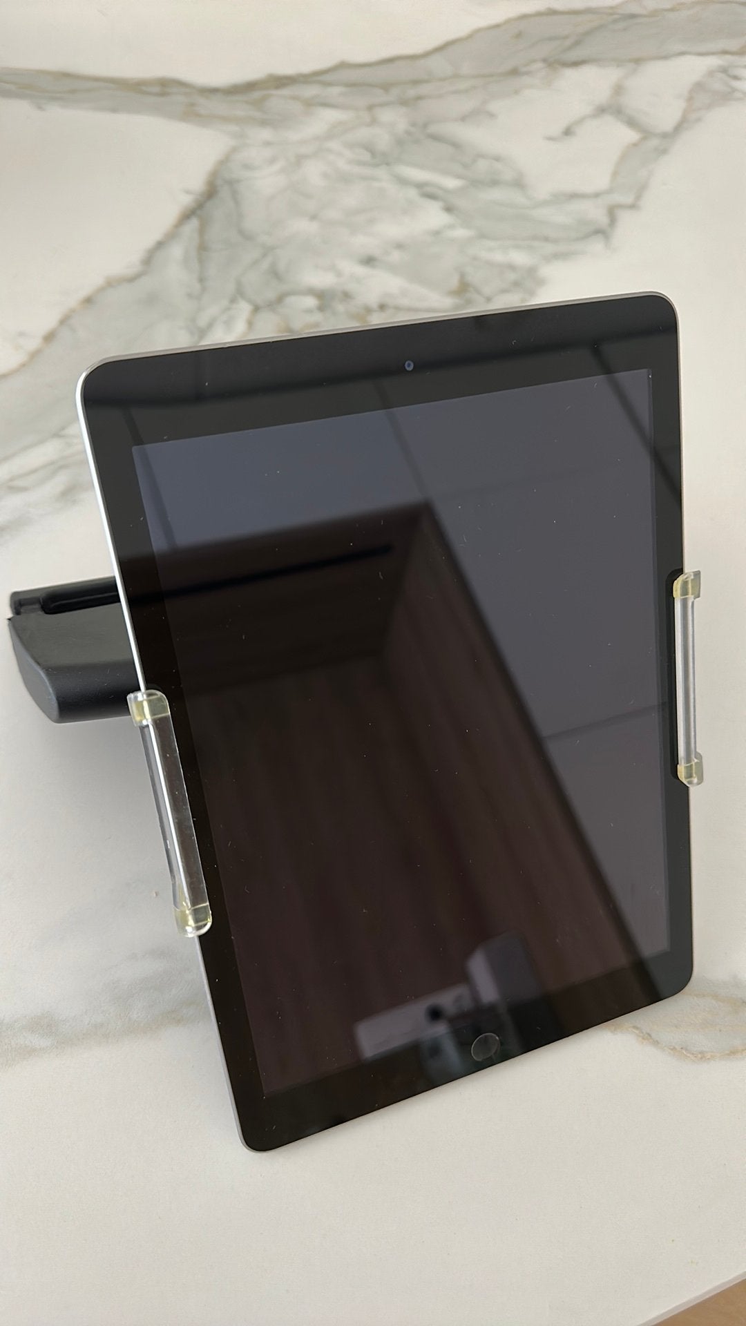 Tablet houder in auto, merk Vogel’s, instelbaar, Ophalen of Verzenden, Zo goed als nieuw