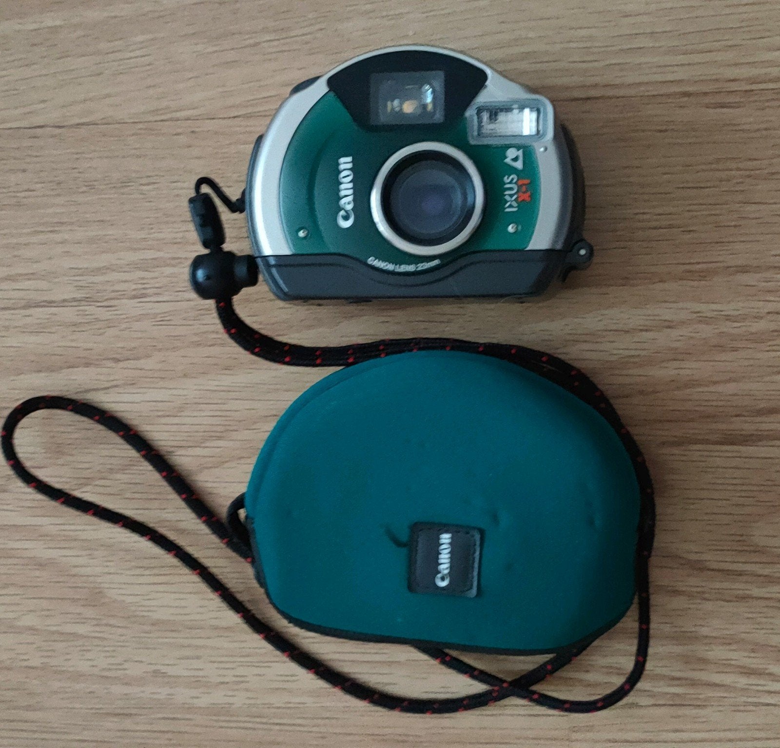Canon ixus x 1 waterdichte Camera, Ophalen, Zo goed als nieuw, 10 t/m 40 meter, Camera