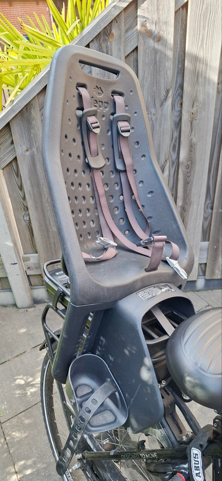 Thule Yepp maxi fietsstoeltje, Fietsen en Brommers, Achterzitje, Voetsteuntjes, 9 t/m 18 kg, Ophalen of Verzenden