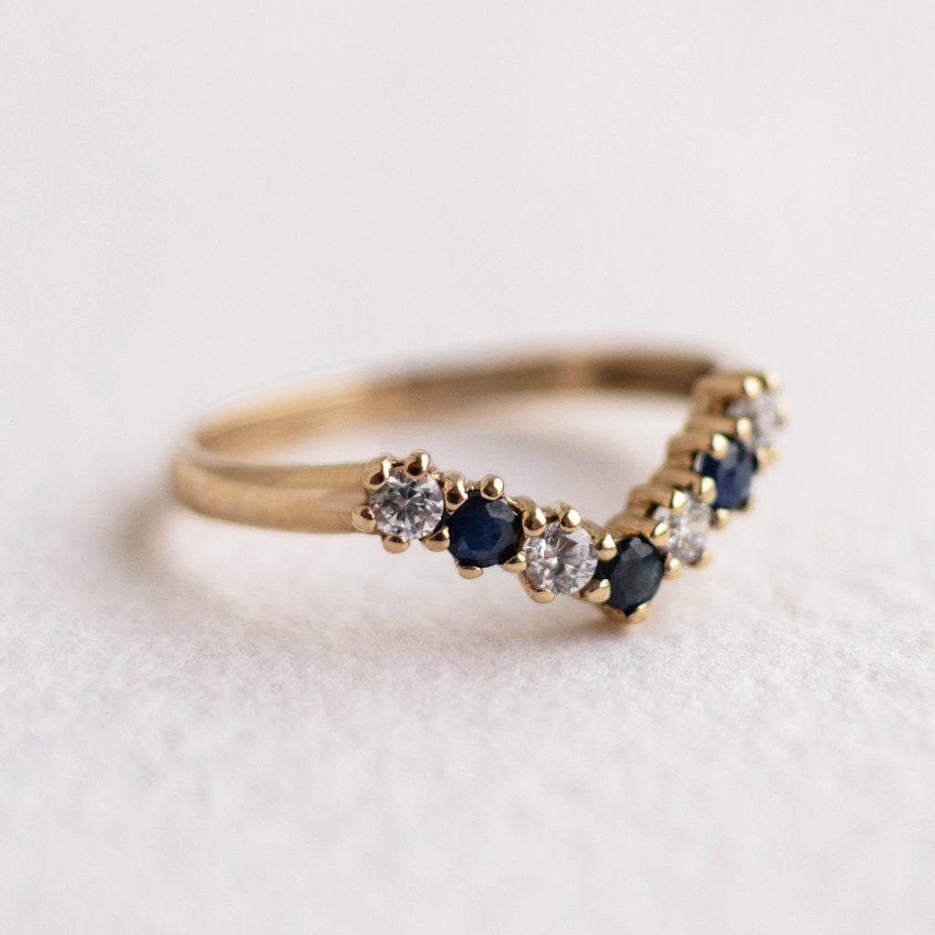 Vintage 9K gouden Chevron ring met Saffier & CZ - 16,5, Ophalen of Verzenden, Met edelsteen, Dame, Goud