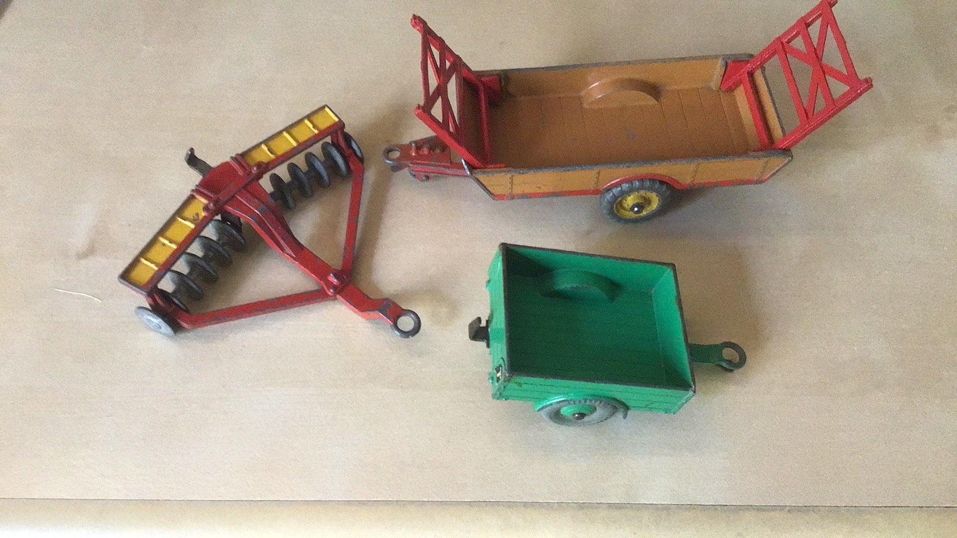 DINKY TOYS VOOR DE BOERDERIE LOT 3x NETJES IN 1KEER KLAAR 👌, Ophalen of Verzenden, Gebruikt, Auto, Dinky Toys